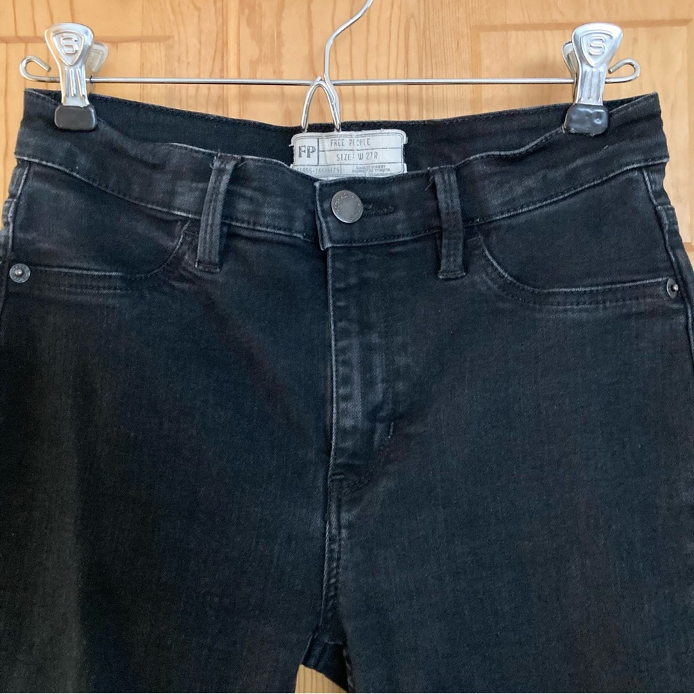 Free People Skinny Jeans Legging
Size 27 R, Black - Picture 6 of 6